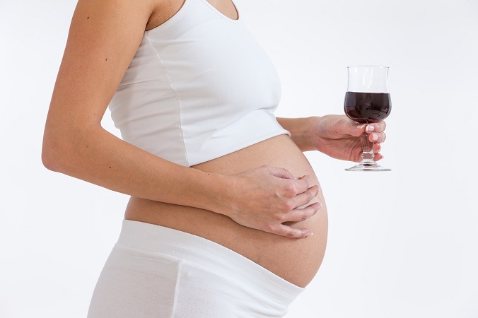 初期の飲酒が胎児に与える影響をしっかり知ろう