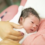 「早期母子接触（カンガルーケア）」の気になる効果やリスクについて