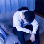 夫の産後うつ「パタニティブルー」を乗り越える5つの方法