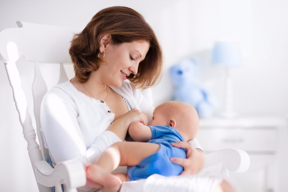 赤ちゃんが嘔吐しやすい状態はいつまで続く？