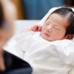 赤ちゃんが嘔吐しやすい状態はいつまで続く？