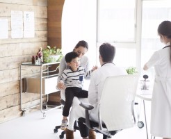 3歳児健診で発覚することが多い、子供の「弱視」と治し方