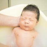 お風呂に入るとギャン泣きする赤ちゃんに、試して欲しい9の方法