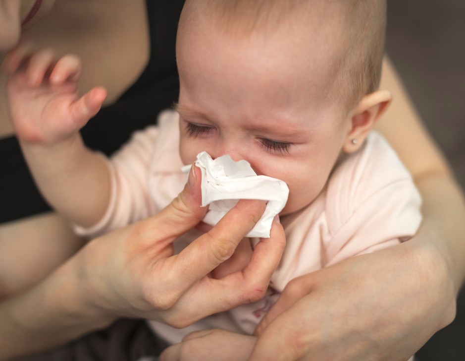 ズルズル出続ける赤ちゃんの鼻水を、自宅で取り除く7つの方法
