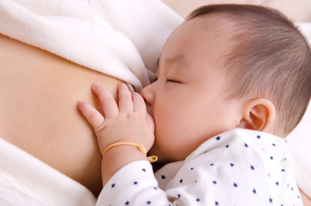 完全母乳を目指すママも知っておくべき「混合育児」のやり方