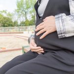 2人に1人が経験する妊娠中の腰痛の原因と、痛みを緩和する方法