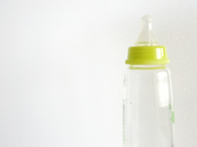 我が子を守る3つの哺乳瓶の消毒方法と、あると便利なグッズ