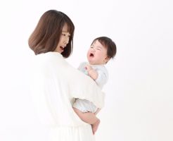 赤ちゃんが後ろに反る3つの理由と、反った時の対処法