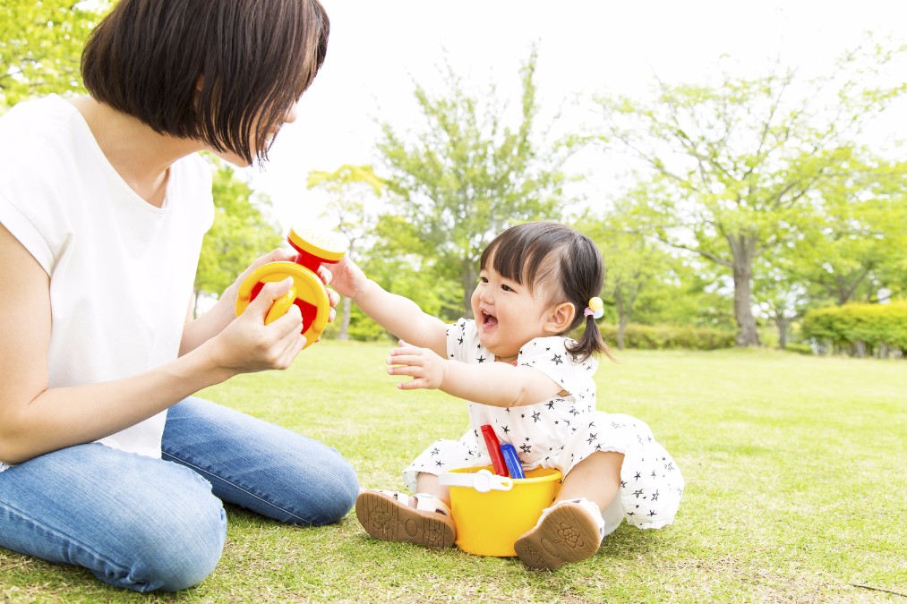 赤ちゃんがお座りしない時に考えられる5つの原因と練習のさせ方
