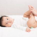 「赤ちゃんが緑色のうんちをした」、考えられる原因は何？