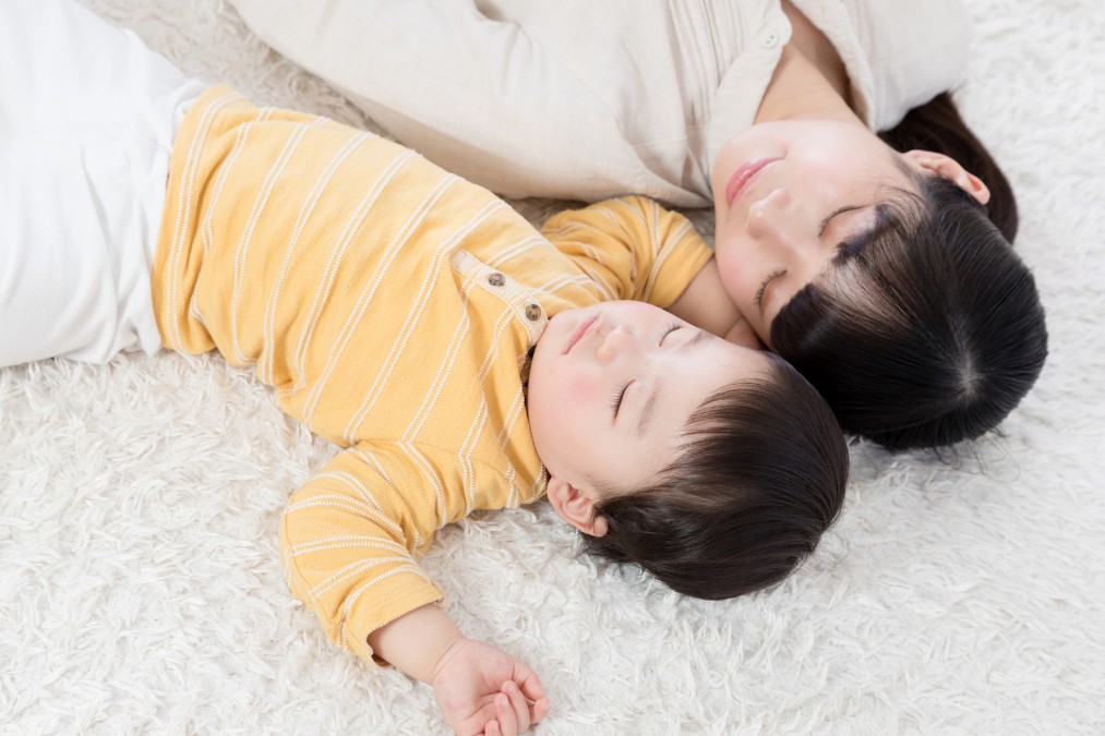 赤ちゃんと安全に添い寝をするために気を付けたいこと5つ