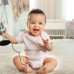 赤ちゃんが奇声を発する7つの理由と対応方法