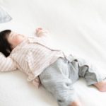 赤ちゃんの寝相が悪い理由と注意点