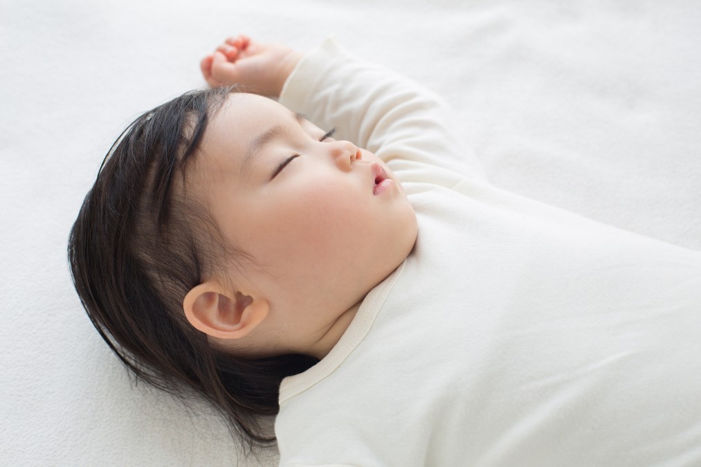 赤ちゃんの寝相が悪い理由と注意点