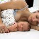 母乳が耳に入ると危険！添い乳が招く「ミルク中耳炎」とは？